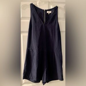 Silky navy blue short jumper